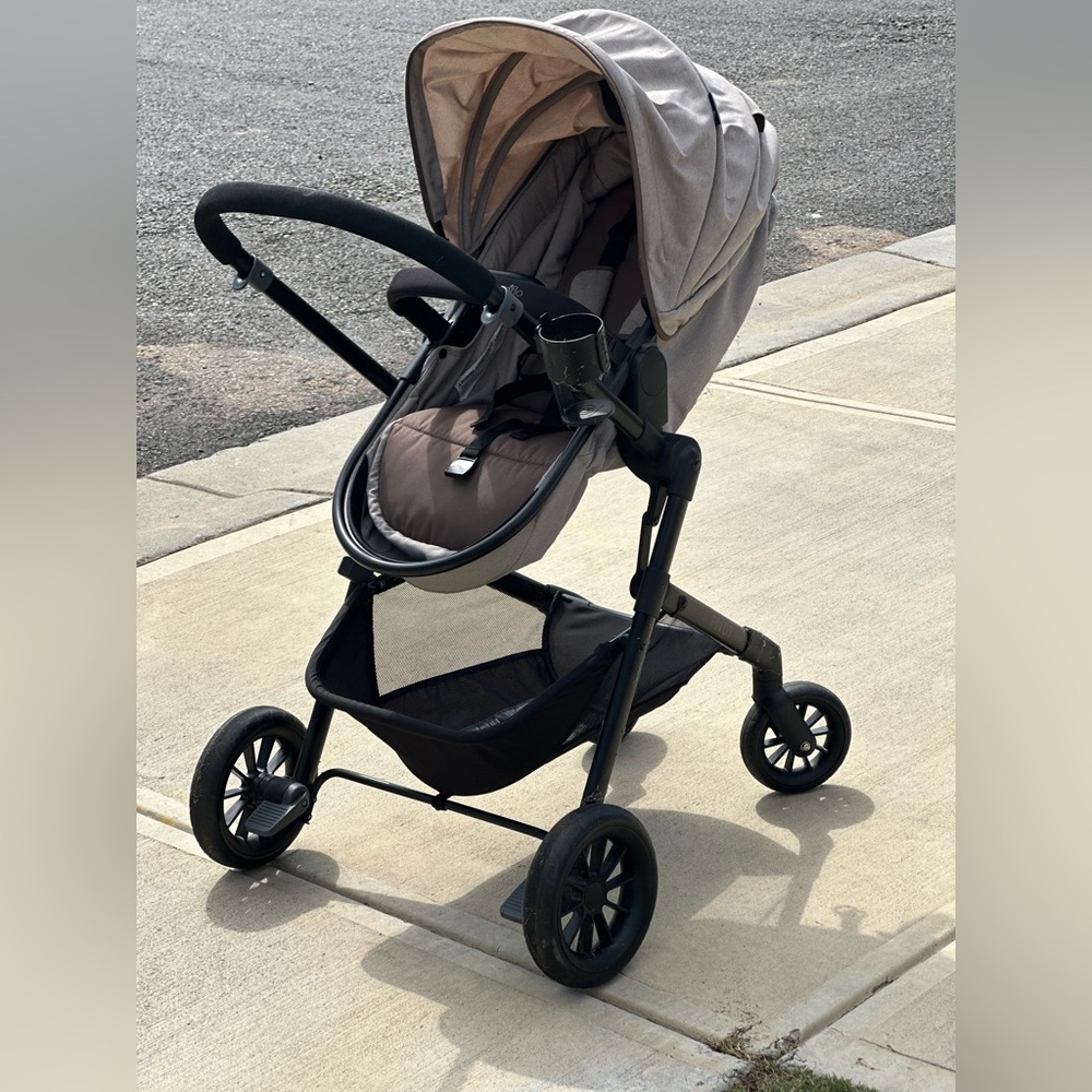 Evenflo Pivot Modular Travel System (*DOES NOT INCLUDE CARSEAT*). Used/Good